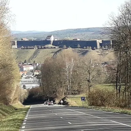 A L'ombre De La Cascade